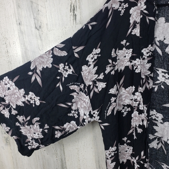 Spiritual Gangster Maya Kimono Floral Robe One Size - Picture 3 of 12